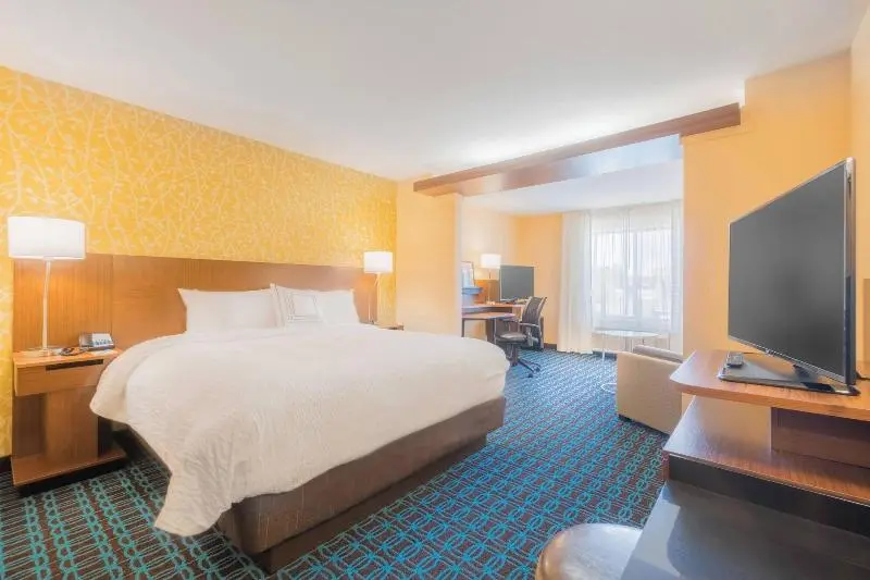 キングサイズベッドのスイートルーム, Fairfield Inn & Suites By Marriott Gaylord