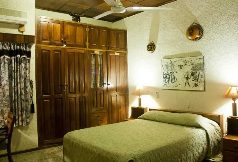 デラックスルーム, Four Villages Inn