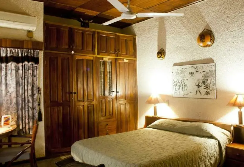 デラックスルーム, Four Villages Inn