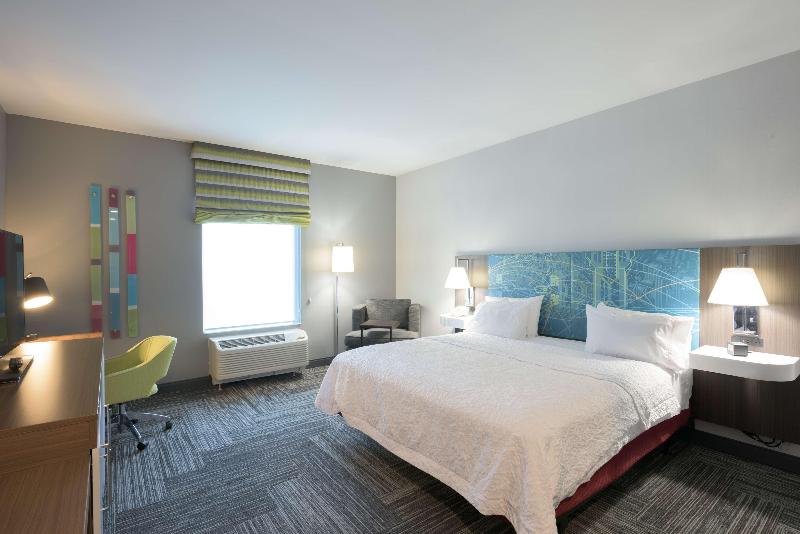 キングサイズベッドのスタンダードルーム, Hampton Inn Buffalohamburg
