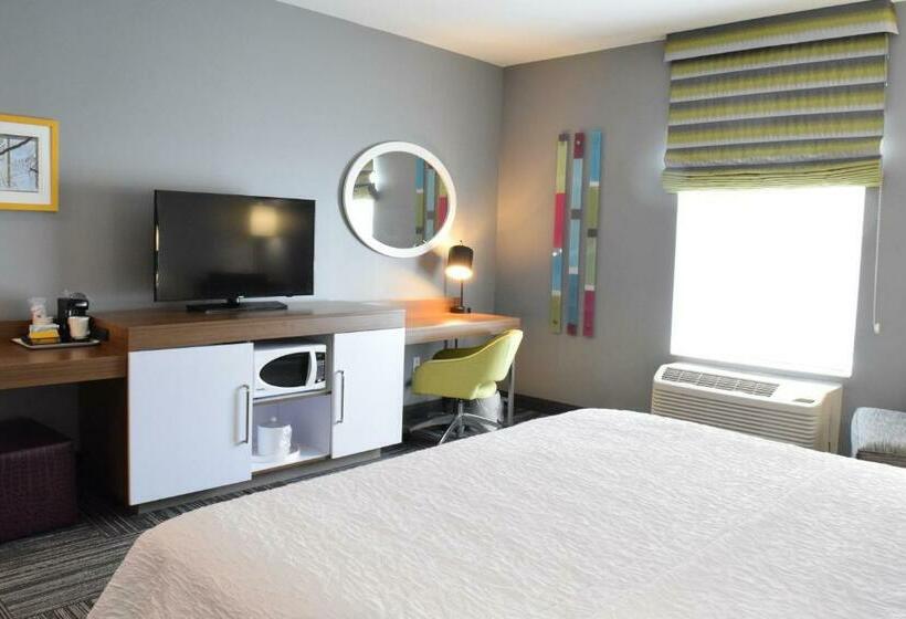 适合残疾人士使用的带超级大床的标准间, Hampton Inn Buffalohamburg