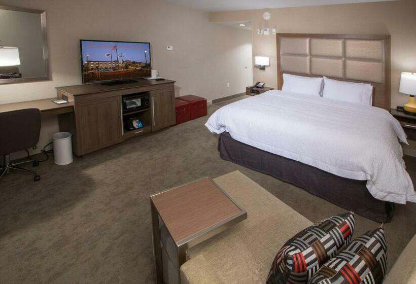 身障者適用キングサイズベッドルーム, Hampton Inn & Suites Buellton/santa Ynez Valley