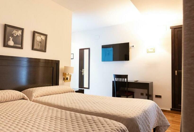 Номер Стандарт, Hostal Plaza