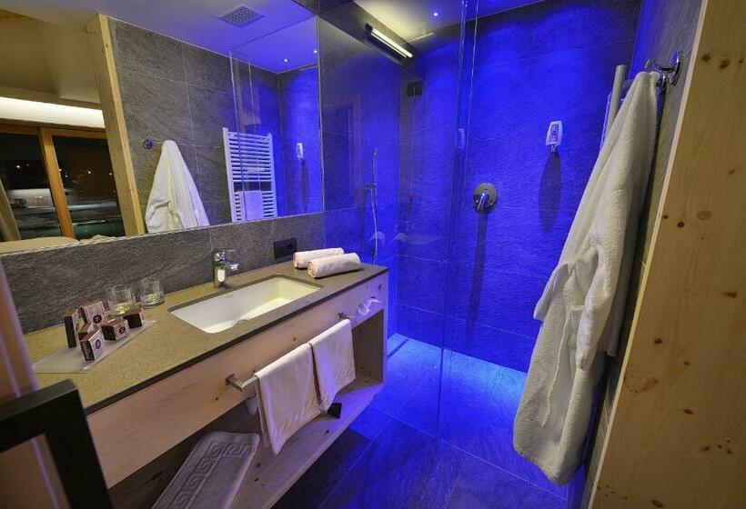 سوییت جونیور, Roberta Alpine Adults Only