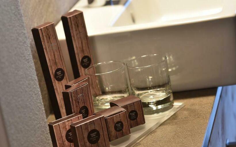 اتاق راحتی, Roberta Alpine Adults Only