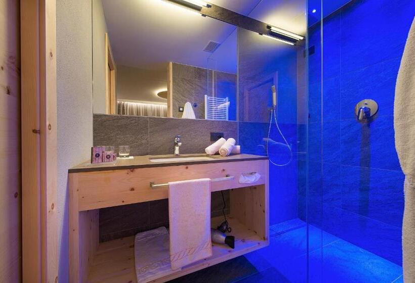 سوییت جونیور, Roberta Alpine Adults Only