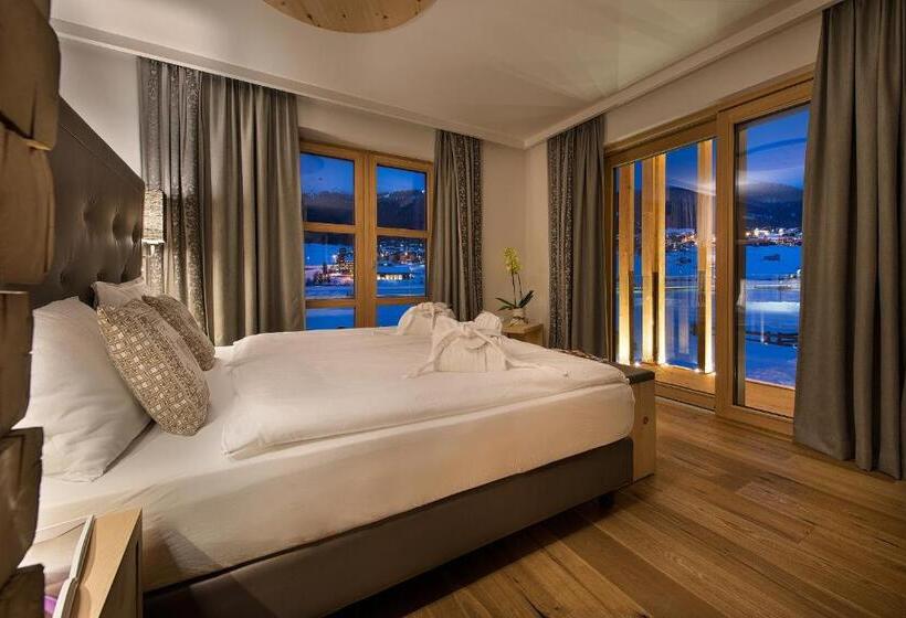 سوییت, Roberta Alpine Adults Only