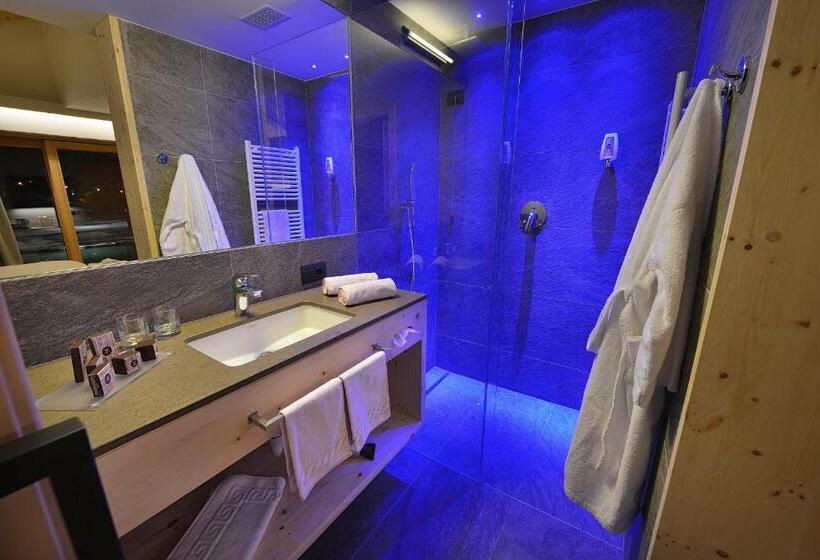 سوییت, Roberta Alpine Adults Only