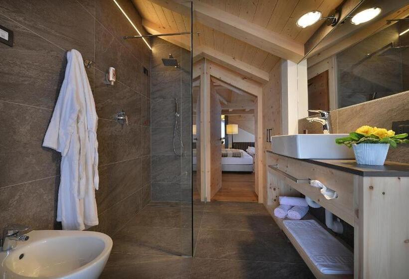 سوییت پرستیژ, Roberta Alpine Adults Only