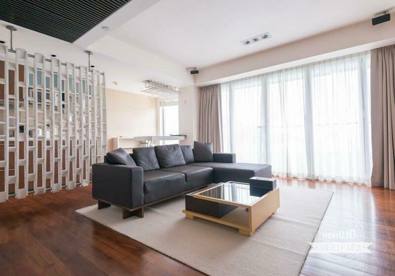 Deluxe Suite King Bed, Stanley Oriental