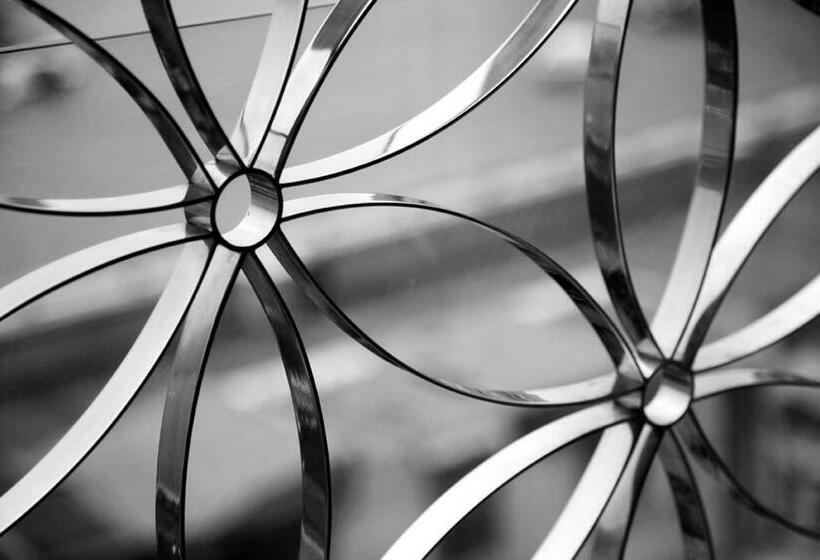 Deluxe Suite King Bed, Stanley Oriental