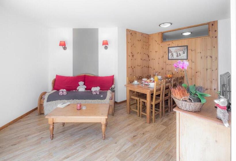 2 Bedroom Apartment with Views, Hauts De Préclaux By Infini Mountain
