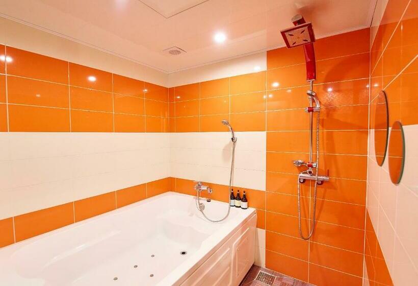 디럭스 룸 킹사이즈 침대, Hyu