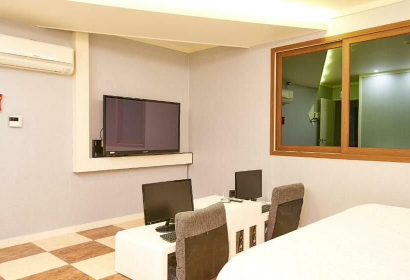 디럭스 룸 킹사이즈 침대, Hyu