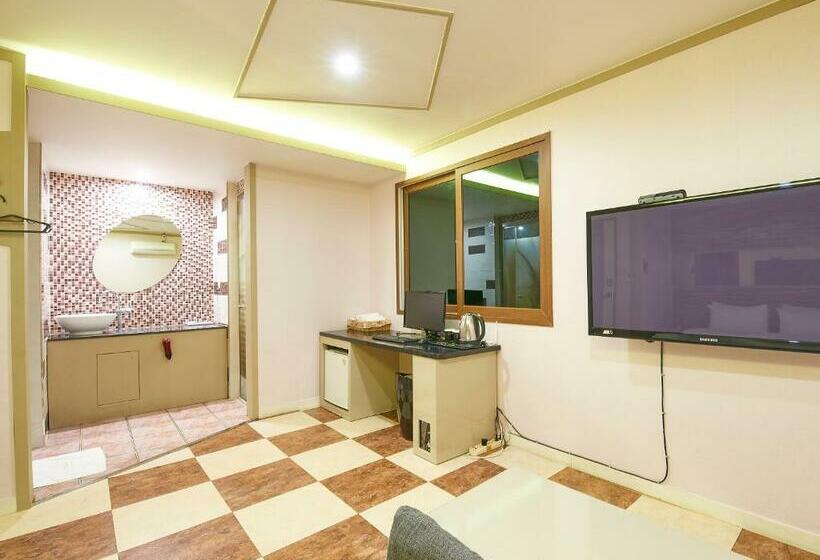 스탠다드 룸 킹사이즈 침대, Hyu