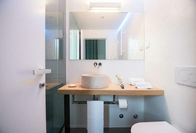 اتاق استاندارد سه نفره, Relais Luce Florence