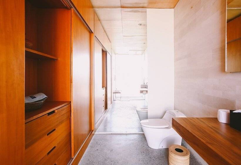 Suíte com Piscina, The Slow