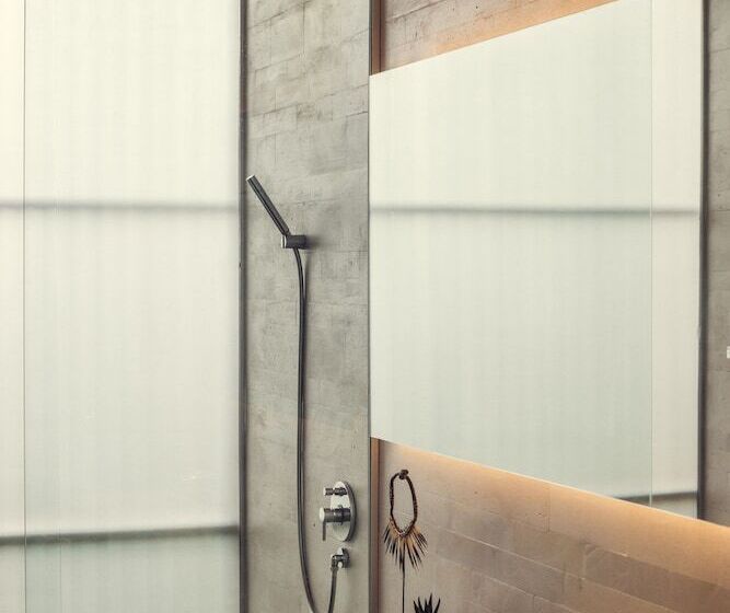 Suíte com Piscina, The Slow