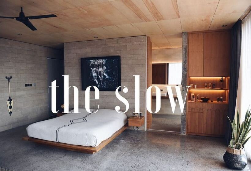 Suíte com Piscina, The Slow