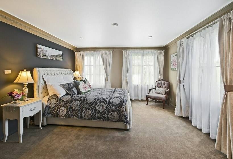 سوییت لوکس, Mountainside B&b