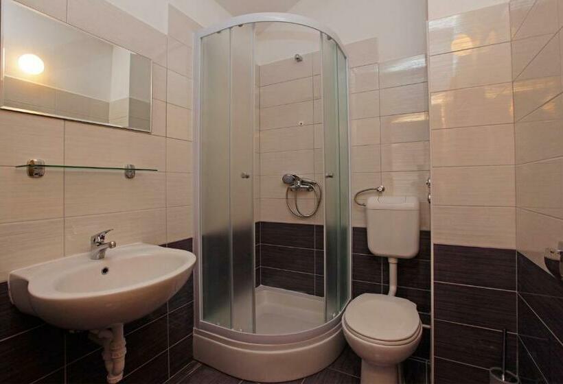 شقة غرفة نوم واحدة مطلة علي البحر مزوَّدة بشُرفة, Apartments Vala