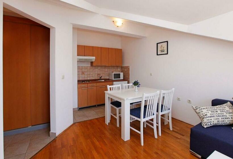 شقة غرفة نوم واحدة مطلة علي البحر مزوَّدة بشُرفة, Apartments Vala