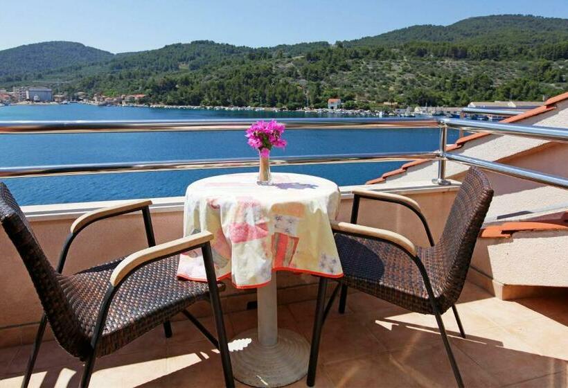 شقة غرفة نوم واحدة مطلة علي البحر مزوَّدة بشُرفة, Apartments Vala