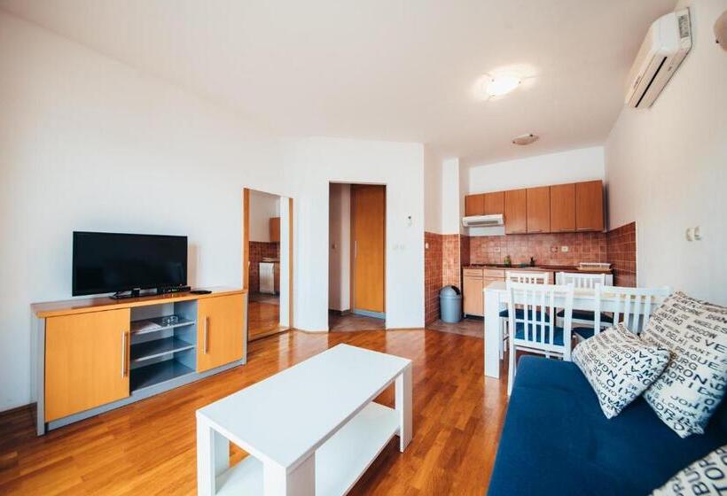 شقة غرفة نوم واحدة مطلة علي البحر مزوَّدة بشُرفة, Apartments Vala