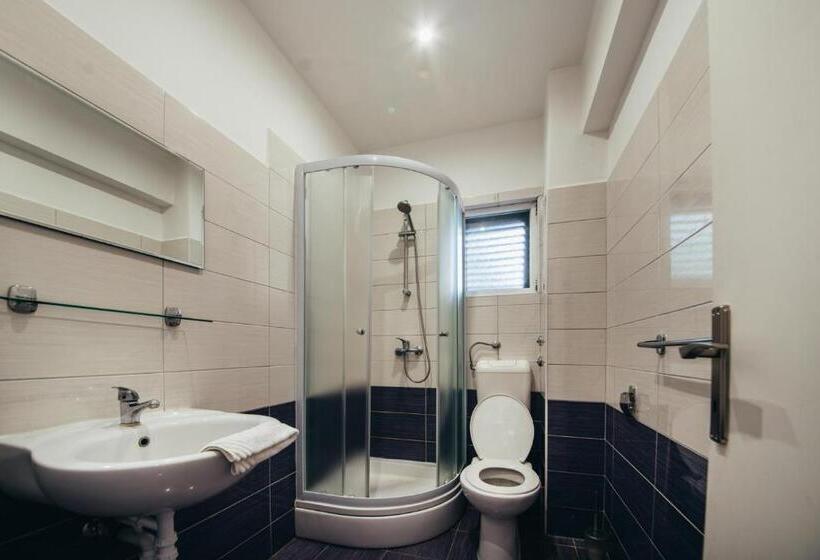 شقة غرفة نوم واحدة مطلة علي البحر مزوَّدة بشُرفة, Apartments Vala