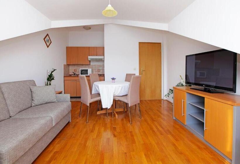 آپارتمان 1 خوابه با بالکن و چشم‌انداز دریا, Apartments Vala