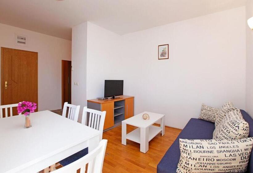 شقة غرفة نوم واحدة مزودة بشُرفة, Apartments Vala