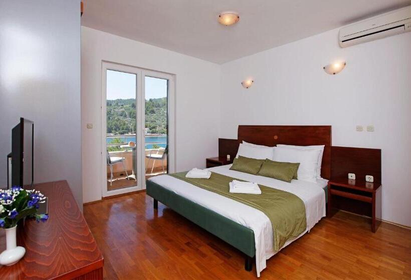 غرفة قياسية مطلّة علي البحر مزوَّدة بشُرفة, Apartments Vala