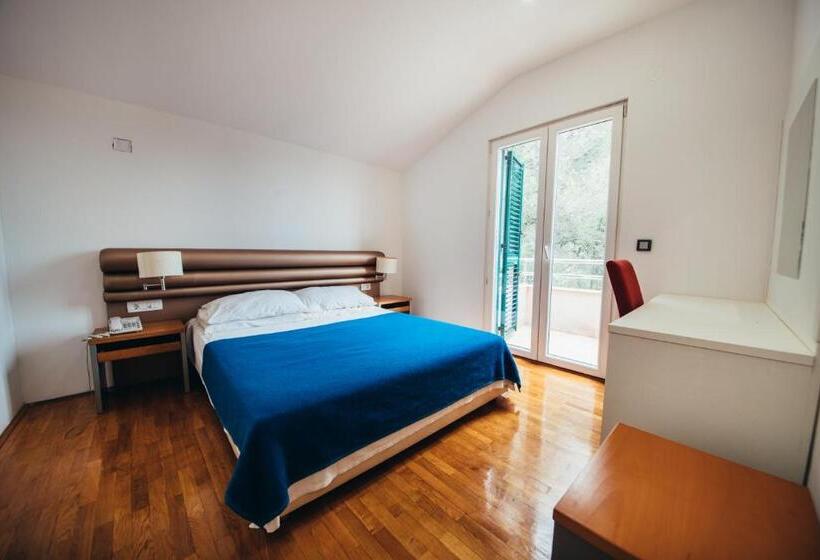 غرفة قياسية مطلّة علي البحر مزوَّدة بشُرفة, Apartments Vala