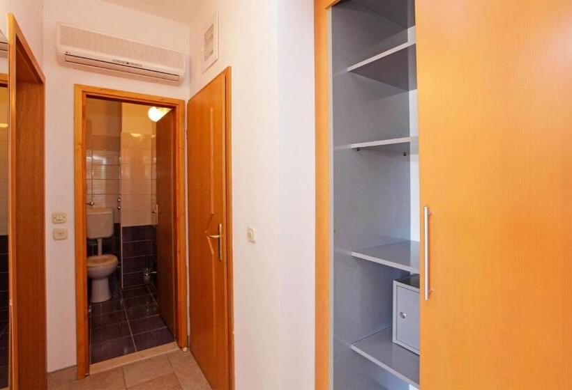 غرفة قياسية مطلّة علي البحر مزوَّدة بشُرفة, Apartments Vala