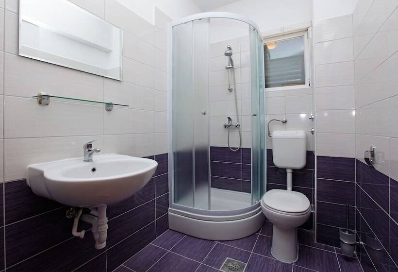 إستوديو قياسى مطل على البحر مزوَّد بشرفة, Apartments Vala