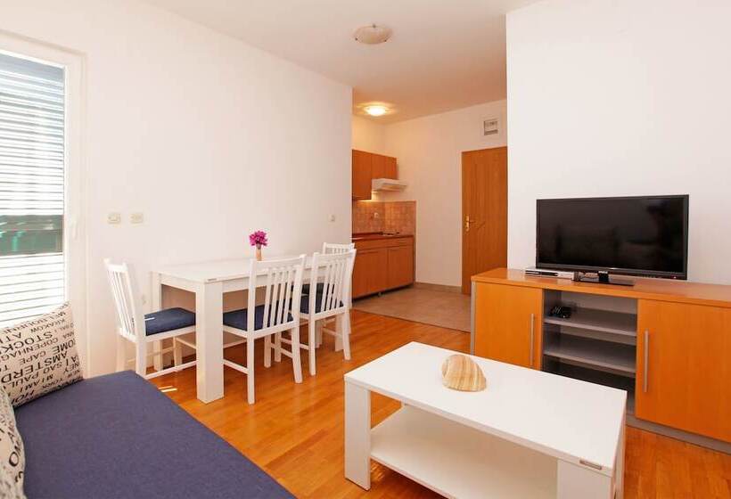 آپارتمان 1 خوابه با بالکن, Apartments Vala