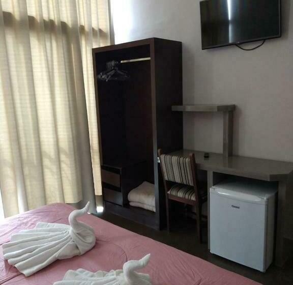 标准间, Alzira Plaza