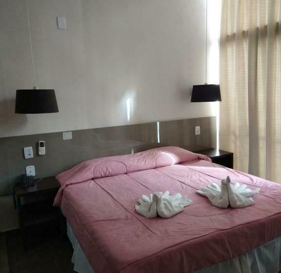 标准间, Alzira Plaza