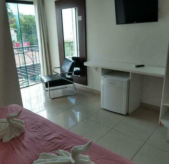 标准间, Alzira Plaza