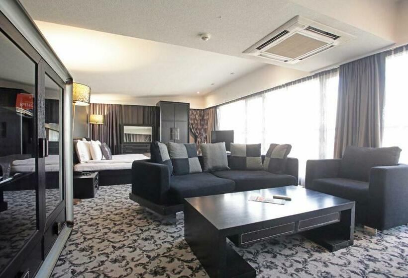 디럭스 스위트 킹 침대, Paşapark Selçuklu