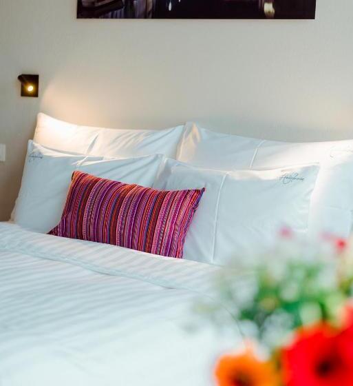 Номер Deluxe, The House Of Edward