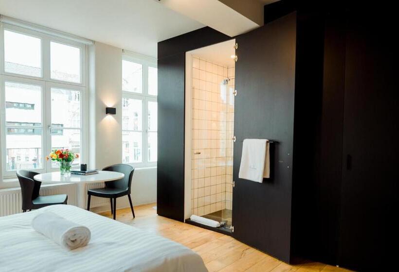 Студия Deluxe, The House Of Edward