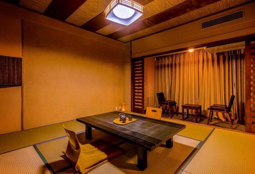 Номер Superior Вид на Бассейн, Ooedo Onsen Monogatari Premium Shirahama Saichoraku