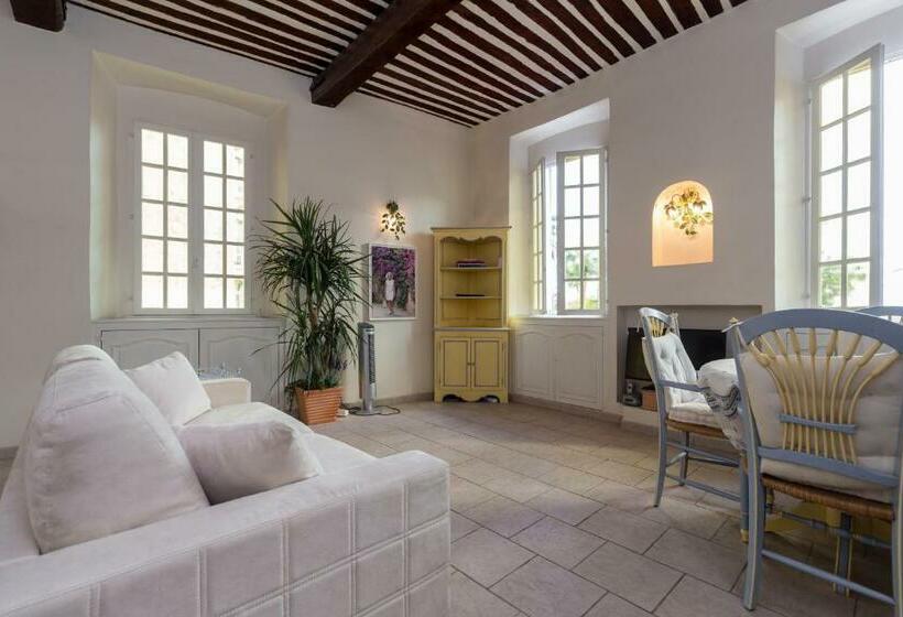 带1个卧室的公寓, Very Charming Studio Apartment On Port In Cannes A Short Walk To Palais With Aircon And Internet 411