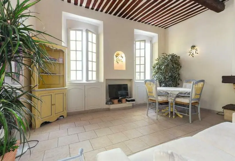 １ベッドルームアパートメント, Very Charming Studio Apartment On Port In Cannes A Short Walk To Palais With Aircon And Internet 411