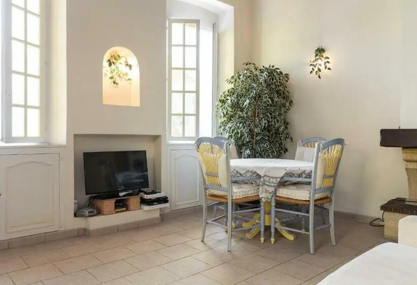 １ベッドルームアパートメント, Very Charming Studio Apartment On Port In Cannes A Short Walk To Palais With Aircon And Internet 411