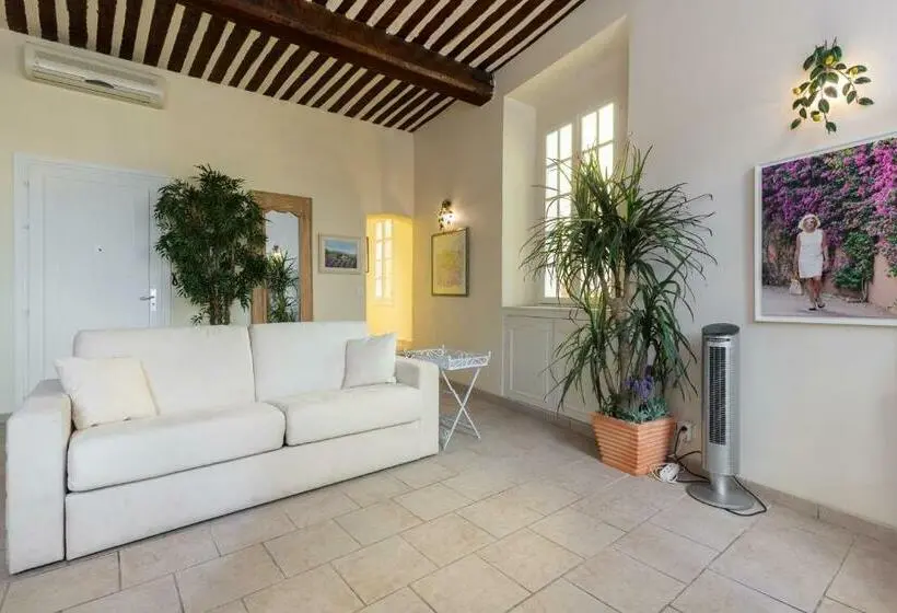 １ベッドルームアパートメント, Very Charming Studio Apartment On Port In Cannes A Short Walk To Palais With Aircon And Internet 411