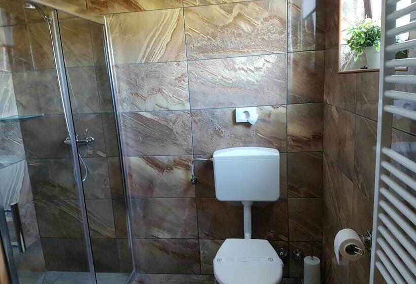 غرفة قياسية ثلاثية مزودة بشرفة, Villa Stone