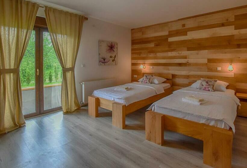 غرفة قياسية ثلاثية مزودة بشرفة, Villa Stone