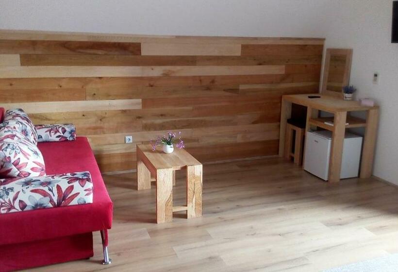 غرفة قياسية ثلاثية مزودة بشرفة, Villa Stone